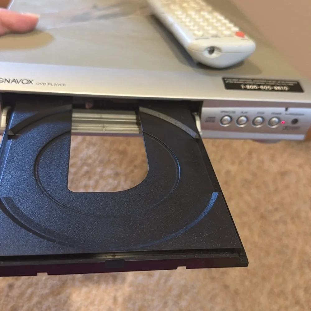 Magnavox DVD Player With Remote & Video Cables - MSD124